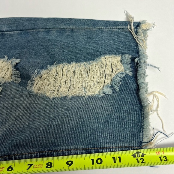 NWT HOT KISS Women’s Jean Shorts Distressed Size 3 Ripped/Torn Medium Wash - Picture 11 of 11